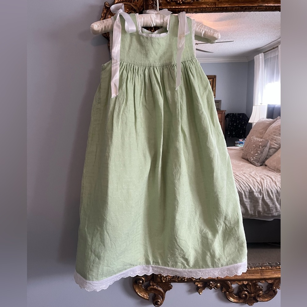Hannah Kate Green Sleeveless Dress with White Trim, Size 6
